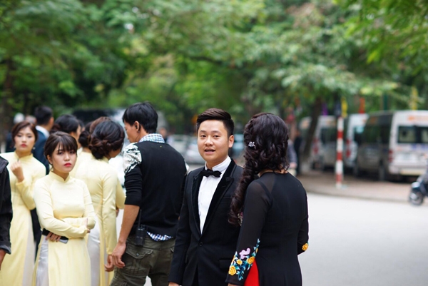 co-gai-thoi-tiet-mai-ngoc-thay-2-bo-ao-dai-trong-le-an-hoi-8