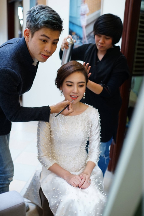 co-gai-thoi-tiet-mai-ngoc-thay-2-bo-ao-dai-trong-le-an-hoi-10