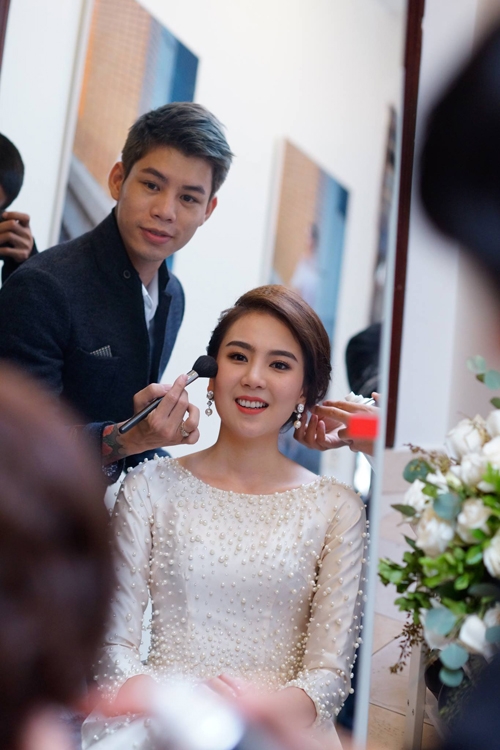 co-gai-thoi-tiet-mai-ngoc-thay-2-bo-ao-dai-trong-le-an-hoi-11