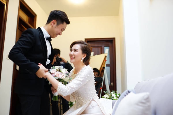 co-gai-thoi-tiet-mai-ngoc-thay-2-bo-ao-dai-trong-le-an-hoi-12