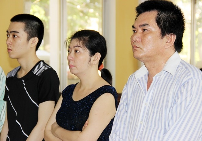 Nguoi giup chu vu truong cho vay nang lai rut khang cao hinh anh 2