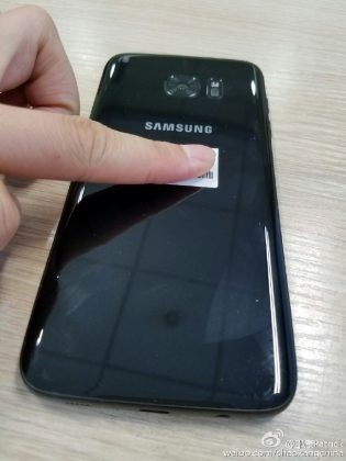 Ro ri hinh anh Galaxy S7 mau den bong hinh anh 3