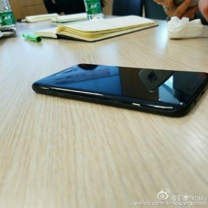 Ro ri hinh anh Galaxy S7 mau den bong hinh anh 4