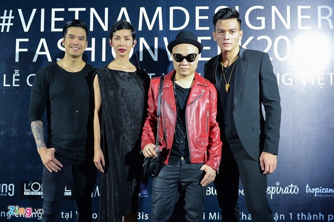Hoa hau Thuy Dung dien mot bra-top di xem thoi trang hinh anh 7