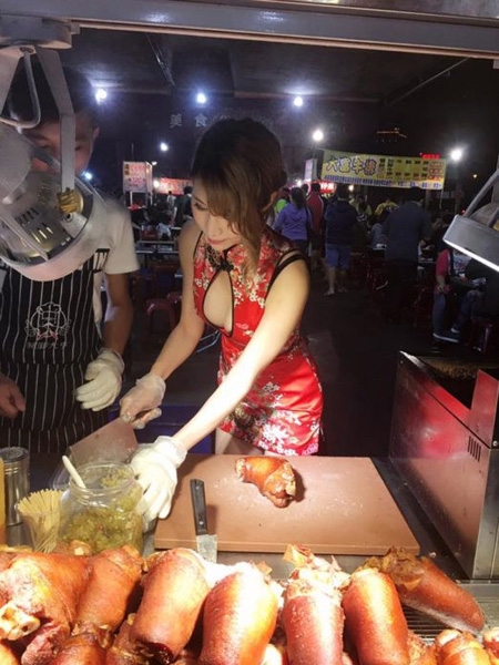 Tôi từng là một người mẫu nhưng hiện tại tôi bán đồ ăn. Tôi nghĩ những lời ca ngợi của các bạn có phần hơi tâng bốc quá, bà chủ sexy nói thêm.