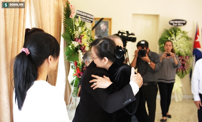 Bí thư Đinh La Thăng cùng lãnh đạo TP.HCM viếng lãnh tụ Fidel Castro - Ảnh 7.