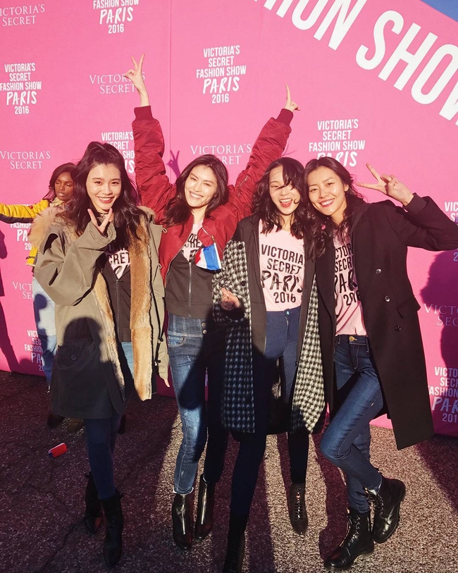 Dàn thiên thần Victorias Secret tưng bừng lên đường sang Paris chuẩn bị cho VSFS 2016 - Ảnh 12.