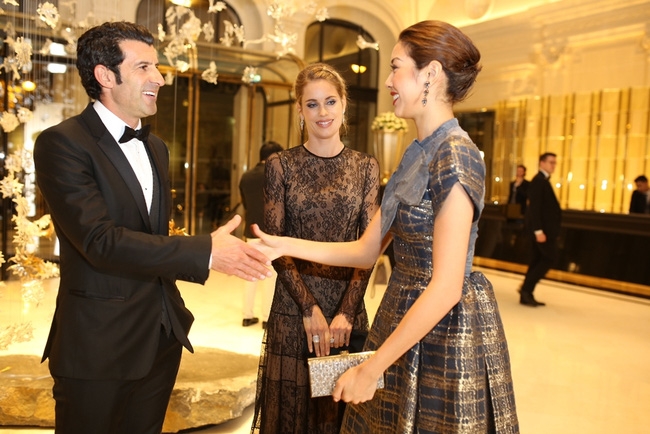 Thuý Vân gặp gỡ huyền thoại bóng đá Luis Figo trong dạ tiệc quý tộc nhất thế giới - Ảnh 4.