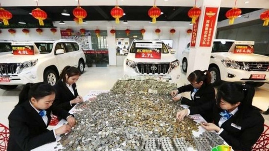 tq: danh xe cho tien le nang no ca lop di mua xe sang hinh anh 1