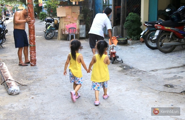Vợ bỏ đi, người cha bệnh tật nhọc nhằn nuôi 2 bé gái sinh đôi xinh như thiên thần - Ảnh 16.