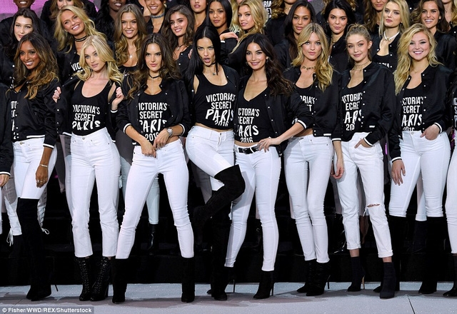  Các show diễn hàng năm của Victorias Secret đều thu hút sự chú ý của khán giả bởi dàn siêu mẫu gợi cảm 
