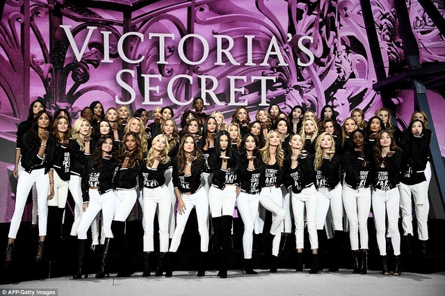 Cả tháng trước show diễn của Victorias Secret, các siêu mẫu đã tập luyện chăm chỉ và ăn kiêng để có hình thể đẹp nhất 