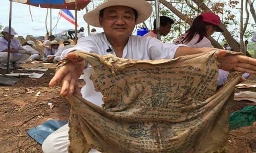 hai-cot-ong-lao-minh-dong-da-sat-thai-lan-gay-sung-sot