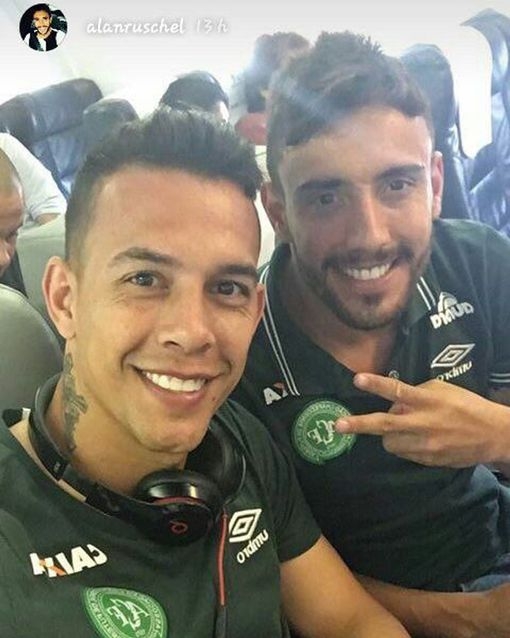 Hình ảnh các cầu thủ Brazil trước lúc máy bay cất cánh
