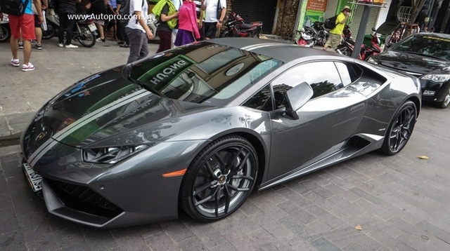 Siêu xe Lamborghini Huracan LP610-4 lúc còn ở Sài thành.