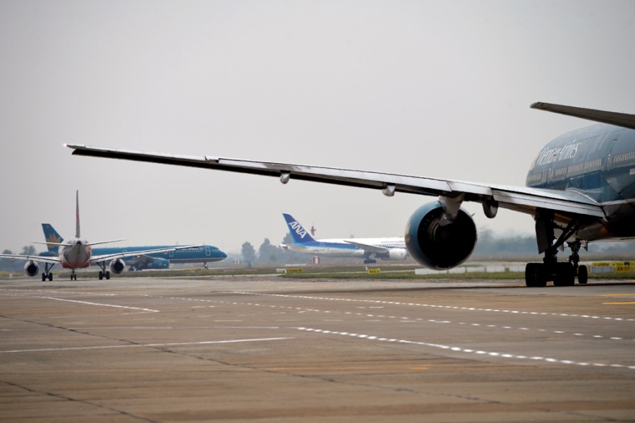 May bay xep hang cat canh o Noi Bai hinh anh 2