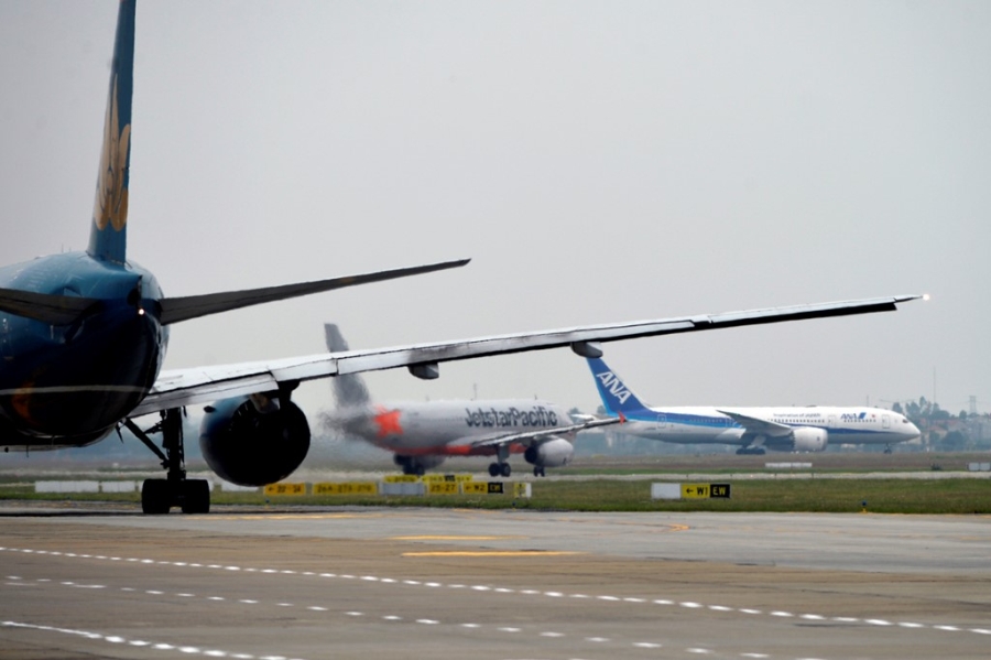 May bay xep hang cat canh o Noi Bai hinh anh 3