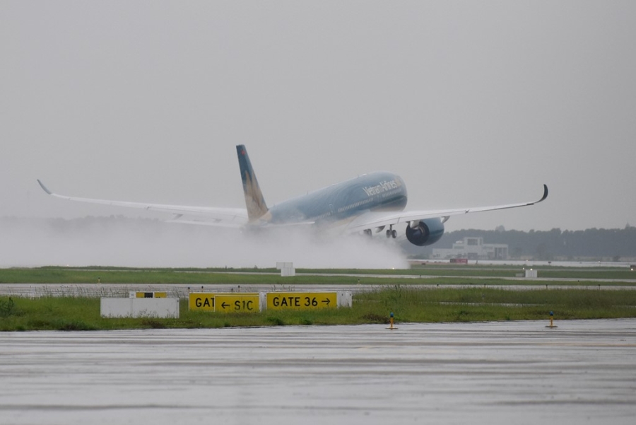 May bay xep hang cat canh o Noi Bai hinh anh 5