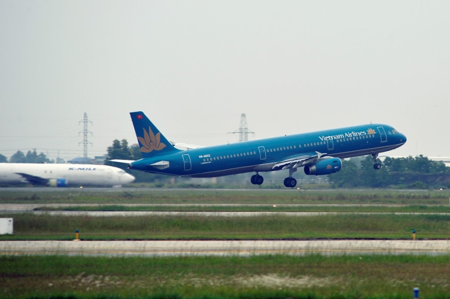 May bay xep hang cat canh o Noi Bai hinh anh 6