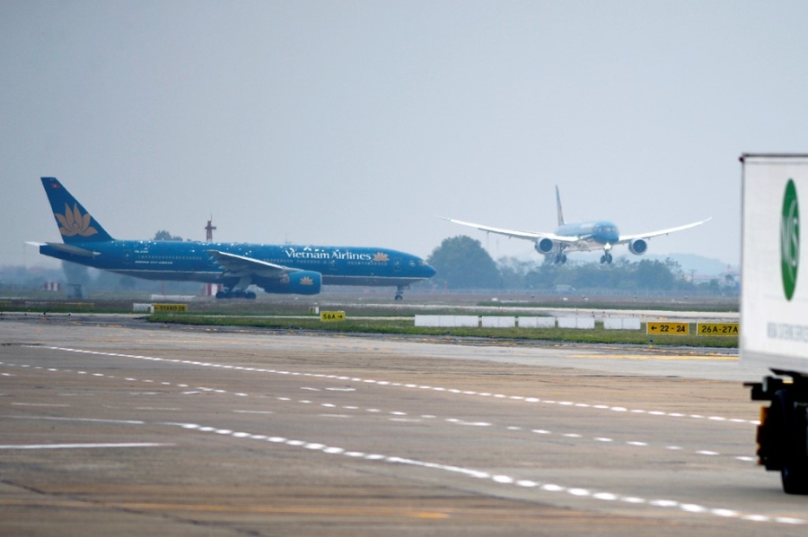 May bay xep hang cat canh o Noi Bai hinh anh 9