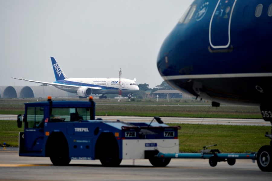 May bay xep hang cat canh o Noi Bai hinh anh 10