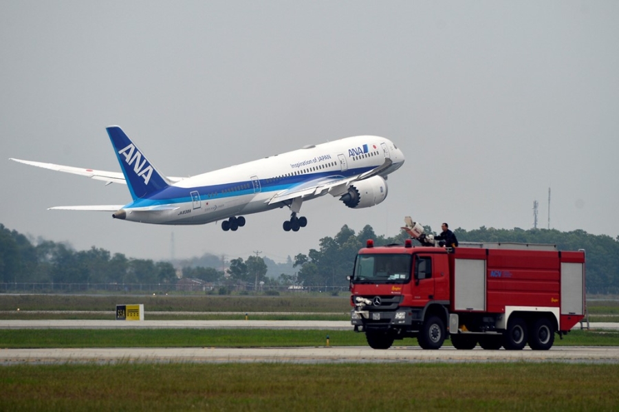 May bay xep hang cat canh o Noi Bai hinh anh 11