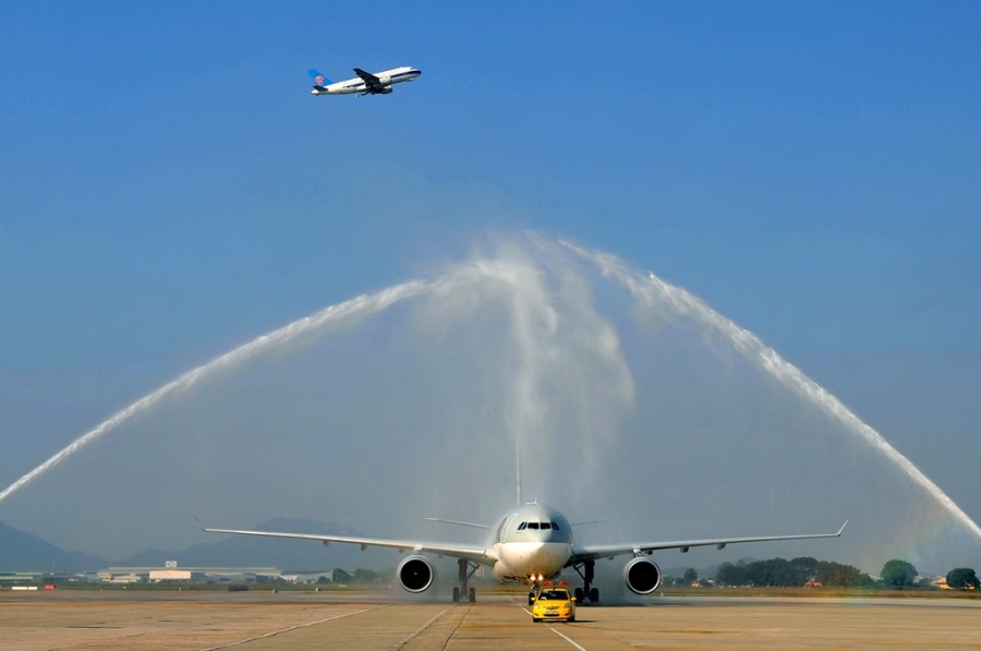 May bay xep hang cat canh o Noi Bai hinh anh 12