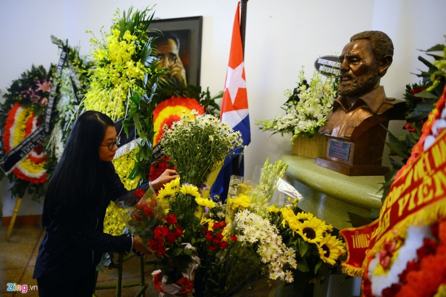 Nguoi dan ong My mang anh Fidel Castro di vieng vi nguong mo hinh anh 11