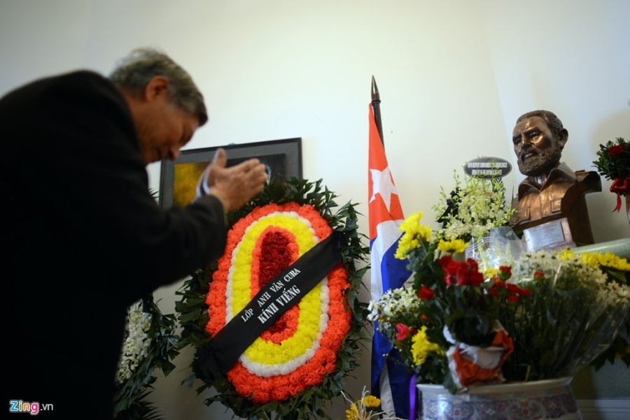 Nguoi dan ong My mang anh Fidel Castro di vieng vi nguong mo hinh anh 14