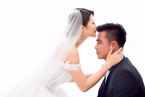 nu dj boc lua khoe anh cuoi lang man voi cuu tien dao viet thang hinh anh 5