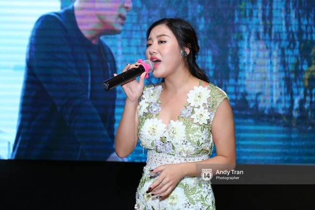 Angela Phương Trinh làm lố khi đem theo cả chục vệ sĩ hộ tống - Ảnh 12.