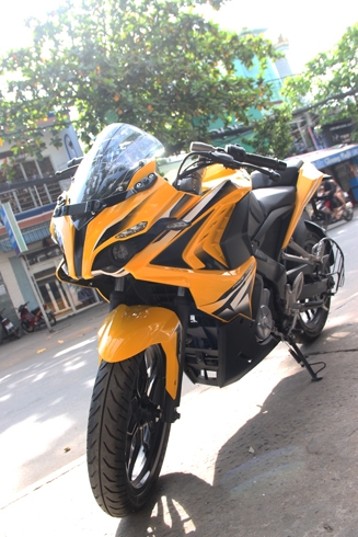 bajaj-pulsar-rs200-abs-2016-gia-hon-80-trieu-tai-viet-nam-2