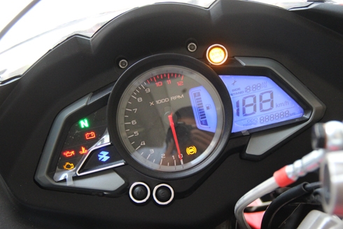 bajaj-pulsar-rs200-abs-2016-gia-hon-80-trieu-tai-viet-nam