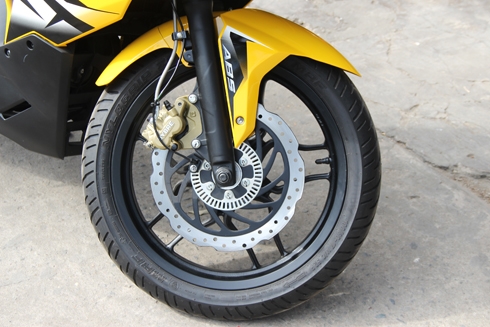 bajaj-pulsar-rs200-abs-2016-gia-hon-80-trieu-tai-viet-nam-1