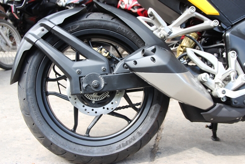 bajaj-pulsar-rs200-abs-2016-gia-hon-80-trieu-tai-viet-nam-4