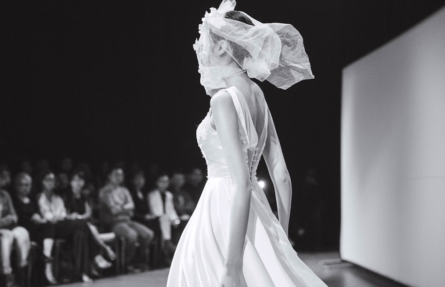 Nhung khoanh khac dep ma mi phia sau san catwalk hinh anh 3