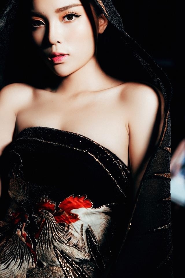 Nhung khoanh khac dep ma mi phia sau san catwalk hinh anh 6
