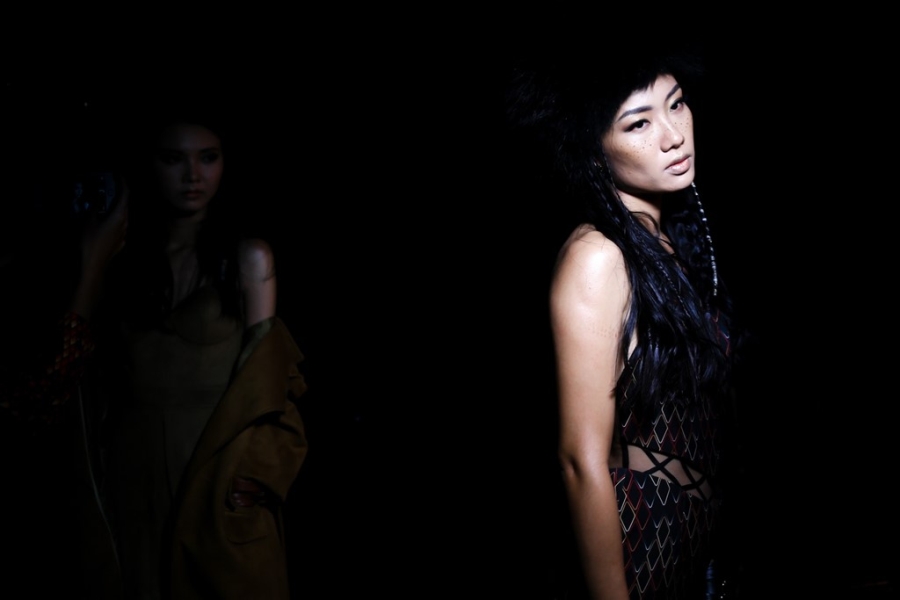 Nhung khoanh khac dep ma mi phia sau san catwalk hinh anh 12