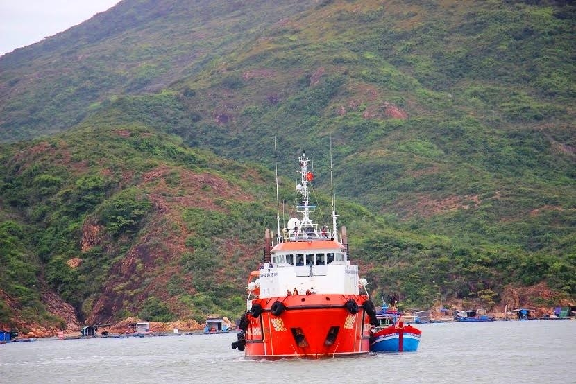no binh gas tren tau, 5 ngu dan bi roi xuong bien hinh anh 1