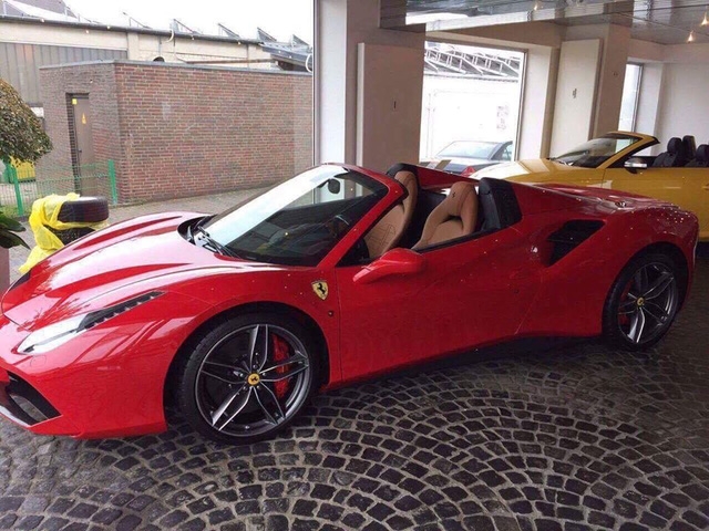 Rộ tin đồn siêu ngựa Ferrari 488 Spider chuẩn bị cập bến Việt Nam - Ảnh 1.