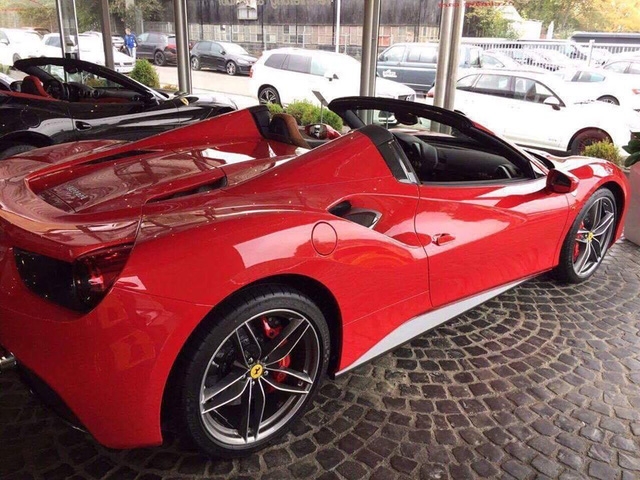 Rộ tin đồn siêu ngựa Ferrari 488 Spider chuẩn bị cập bến Việt Nam - Ảnh 3.
