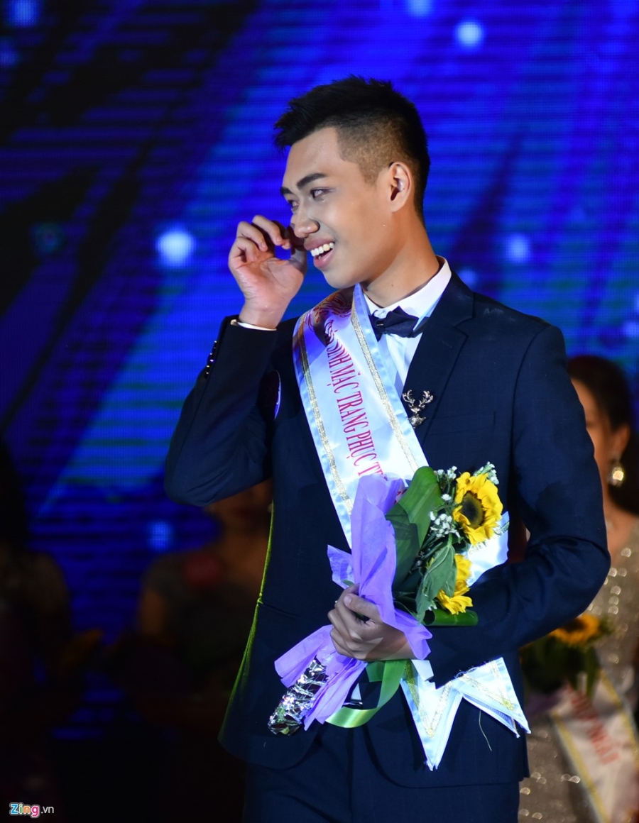 Chang trai cao 1,8 m tro thanh nam vuong DH Quoc gia Ha Noi hinh anh 11