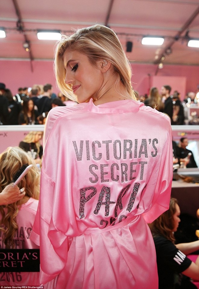 Dan mau mac tre nai o hau truong Victoria's Secret Show 2016 hinh anh 10