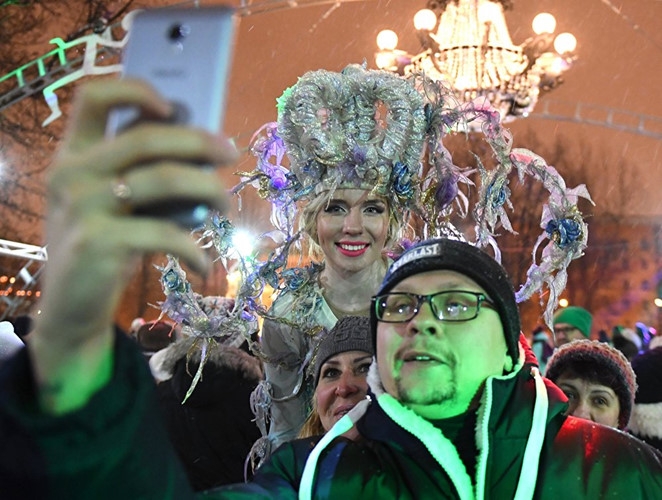 hinh anh tung bung don chao mua dong o moscow, nga hinh 4