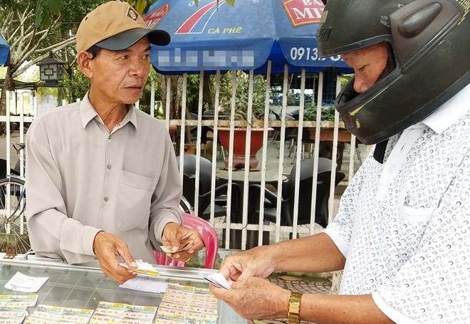 Nhieu nguoi mien Tay ngung ban dao ve so tu chon hinh anh 2