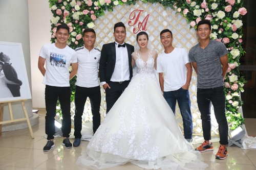 sao bong da tap nap du tiec cuoi dj boc lua va cuu tien dao viet thang hinh anh 6