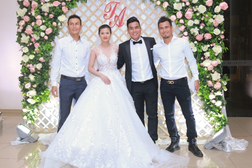 sao bong da tap nap du tiec cuoi dj boc lua va cuu tien dao viet thang hinh anh 7