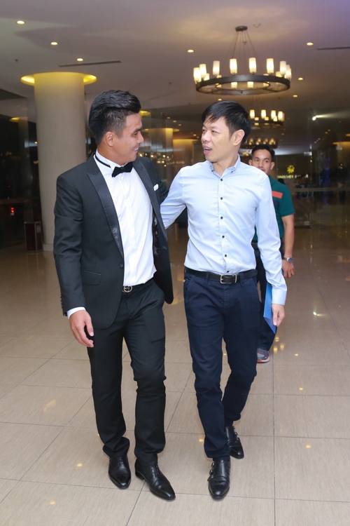 sao bong da tap nap du tiec cuoi dj boc lua va cuu tien dao viet thang hinh anh 11