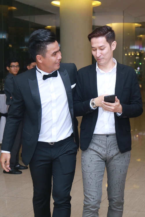 sao bong da tap nap du tiec cuoi dj boc lua va cuu tien dao viet thang hinh anh 12