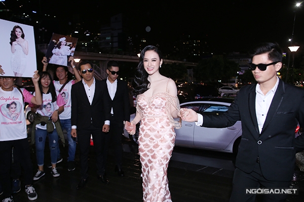 thien-bao-dua-vo-moi-cuoi-di-xem-phim-2